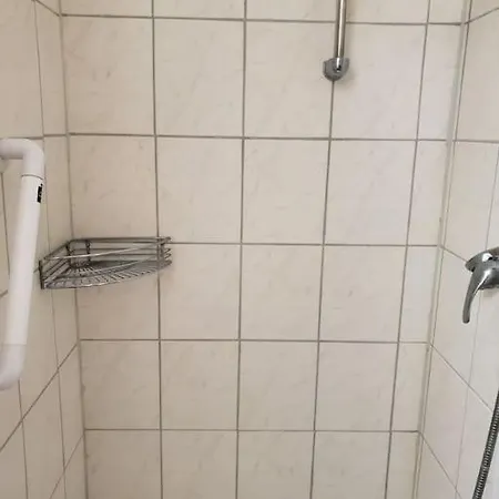 Kleine Moblierte 1-zimmer In شقة باد ووريشهوفن